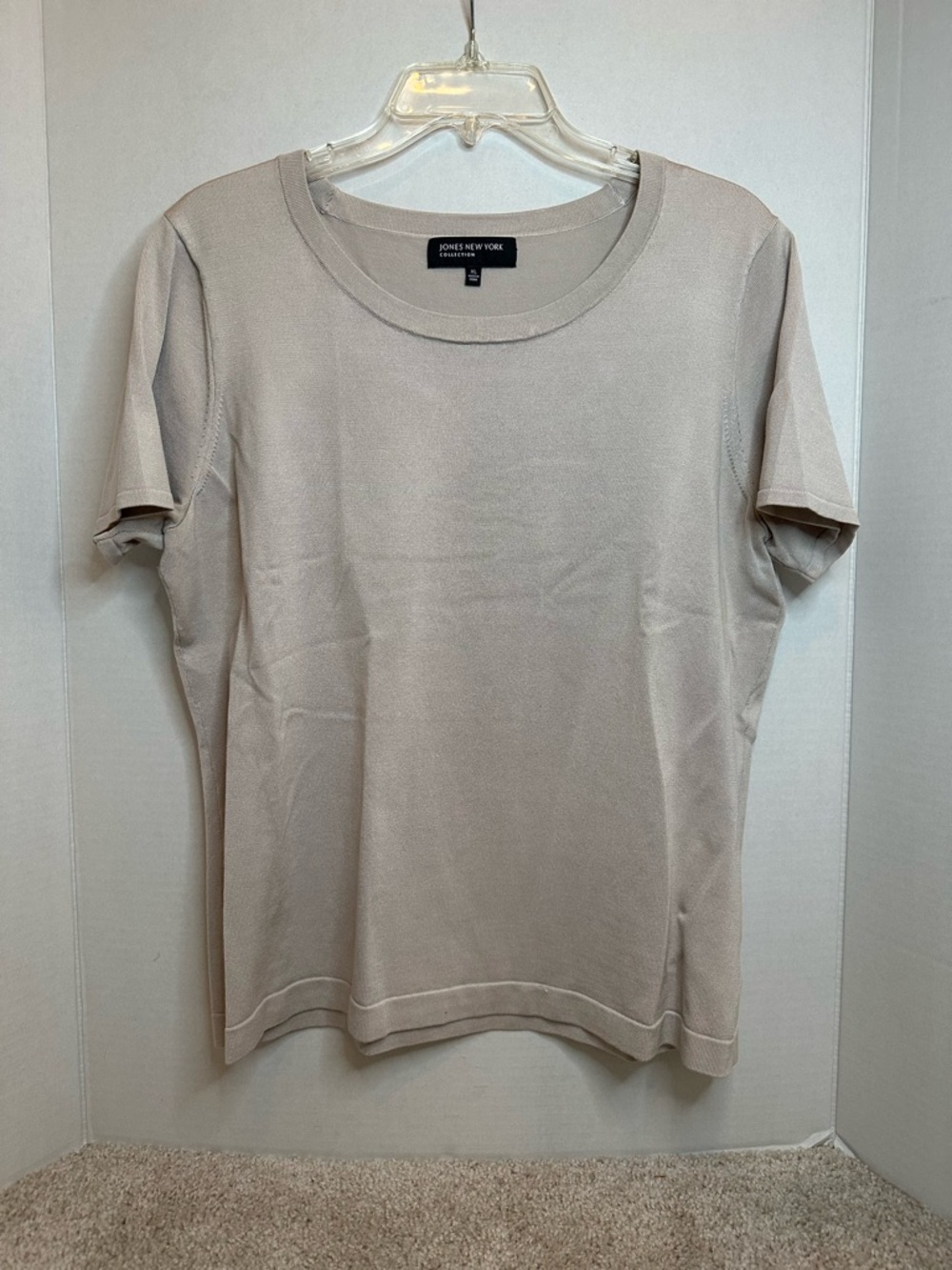 Jones New York Light Tan Short Sleeve Tee, size XL, pre loved